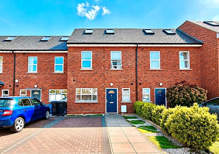 4 Bedroom Terraced House For Sale In Langstone Mews, Southall, UB1