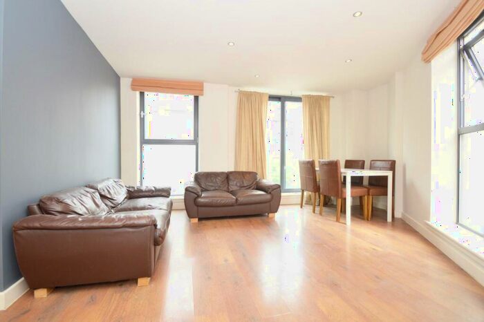 3 Bedroom Apartment To Rent In Richmond Road, London Fields, E8