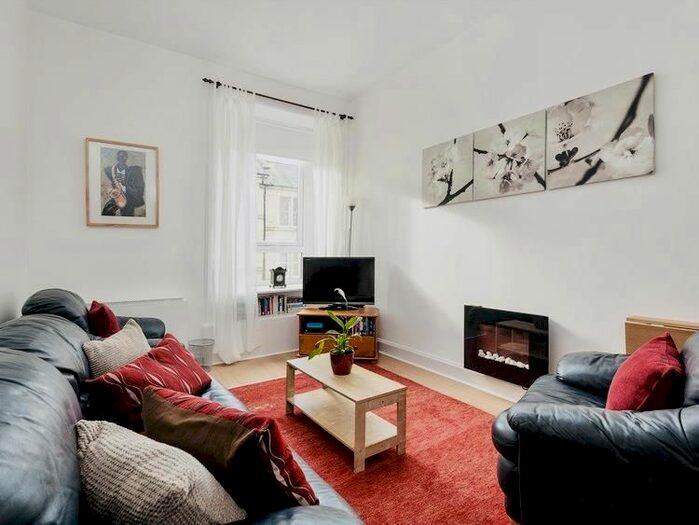 2 Bedroom Flat To Rent In Tay Street, Edinburgh, EH11