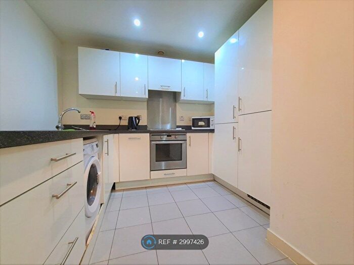 4 Bedroom Flat To Rent In High Street, Uxbridge, UB8
