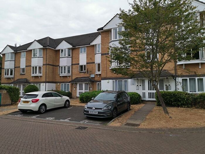 2 Bedroom Flat To Rent In Flat, Sheppard Drive, London, SE16