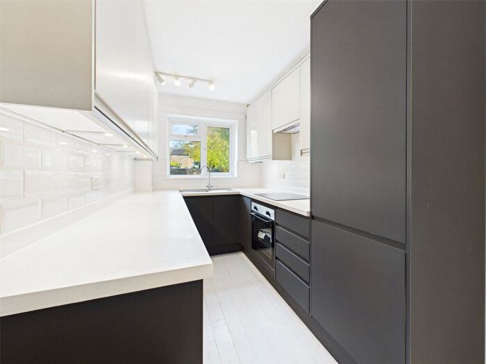 2 Bedroom Apartment To Rent In Elton Close, Hampton Wick, KT1