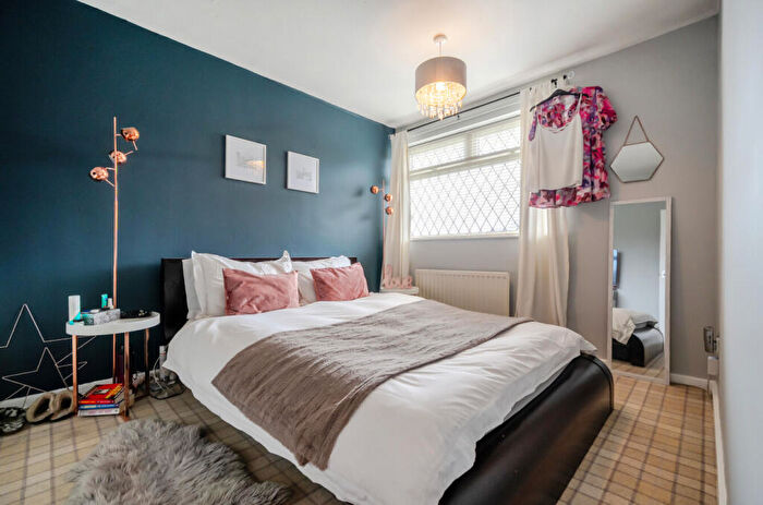 3 Bedroom End Of Terrace House For Sale In Snowden Royd, Bramley, Leeds, LS13