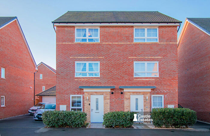 4 Bedroom Semi Detached House For Sale In Regeneration Way, Beeston, NG9