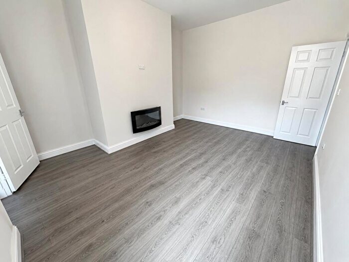 2 Bedroom Flat To Rent In Westbourne Avenue, Gateshead, NE8