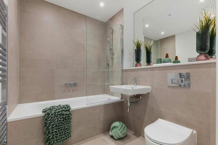 2 Bedroom Flat For Sale In Steel House Yard, Bombay Street, SE16