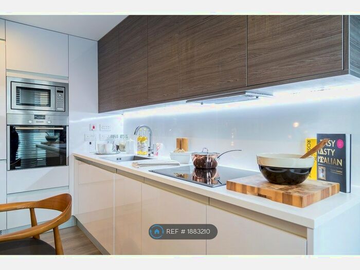 2 Bedroom Flat To Rent In Hills Road, Cambridge, CB2