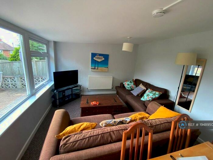 5 Bedroom Semi-Detached House To Rent In Shepherds Hill, Guildford, GU2