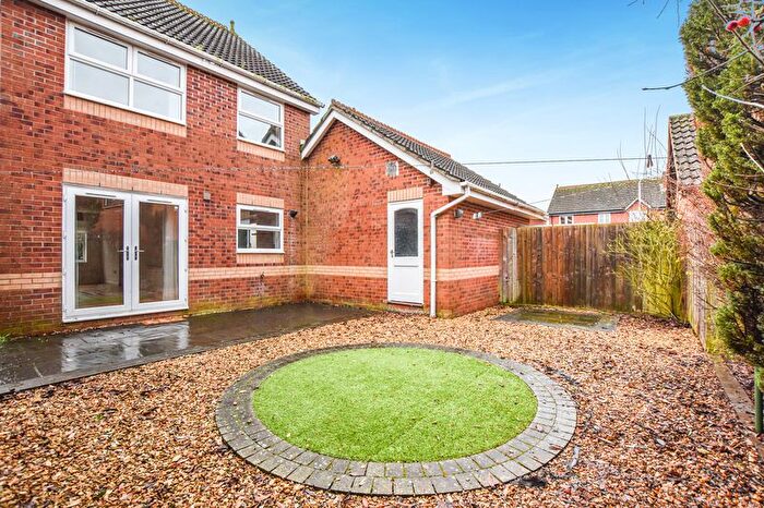 3 Bedroom Detached House For Sale In Kipling Close, Stamford, PE9 - Photo 2