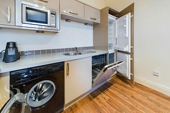 2 Bedroom Apartment For Sale In Slack Lane, Little Hayfield, SK22