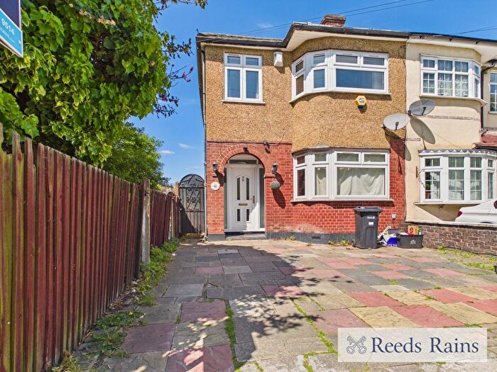 3 Bedroom Semi Detached House To Rent In Park Lane, Chadwell Heath, Romford, RM6