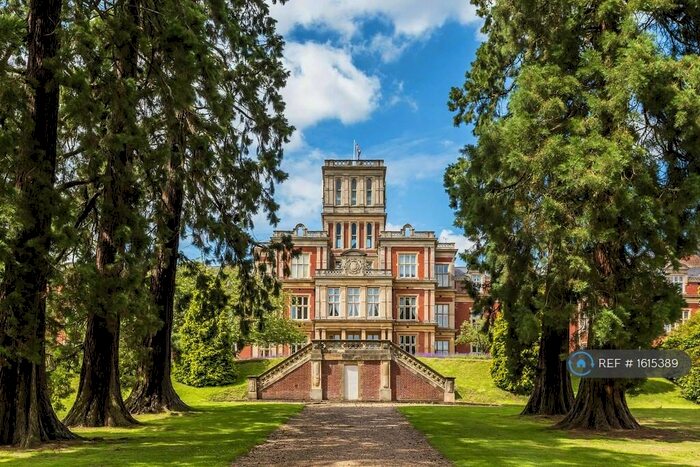 1 Bedroom Penthouse To Rent In Victoria Court, Redhill, RH1