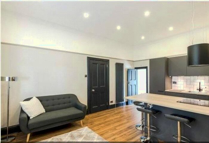 2 Bedroom Flat To Rent In West Hill Road, London, SW18