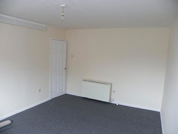 1 Bedroom Flat To Rent In Compton Court, Coventry, CV6