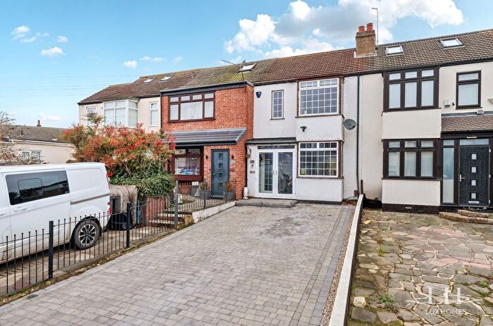 3 Bedroom Terraced House For Sale In Abbs Cross Gardens, Hornchurch, RM12