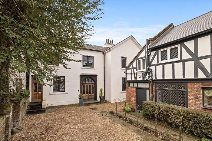 5 Bedroom Semi Detached House For Sale In Station Road, Barnes, London, SW13