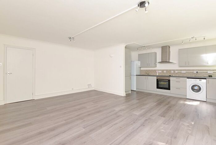 2 Bedroom Flat For Sale In Chaucer Court, New Dover Road, CT1