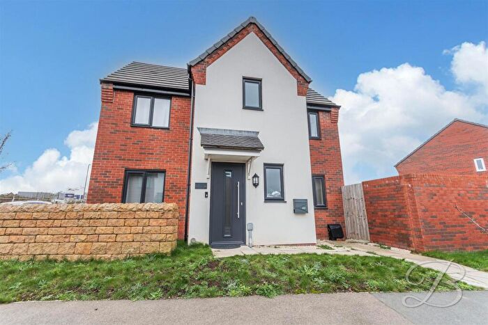 3 Bedroom Semi-Detached House To Rent In Piper Street, Shirebrook, Mansfield, NG20