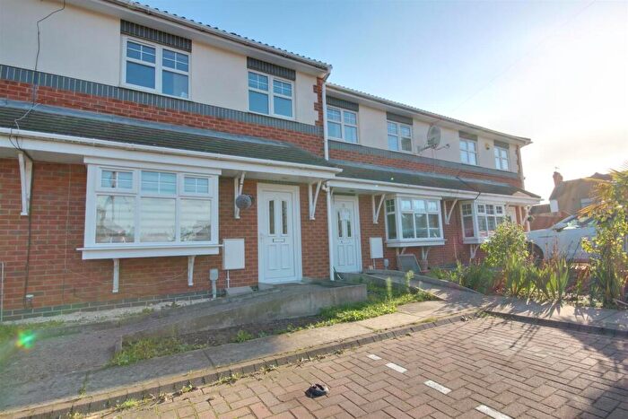 3 Bedroom Terraced House For Sale In Florida Court, Hull, HU5