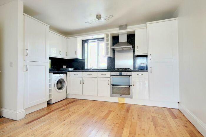 2 Bedroom Flat To Rent In Wakefield Court, Leyton, E10