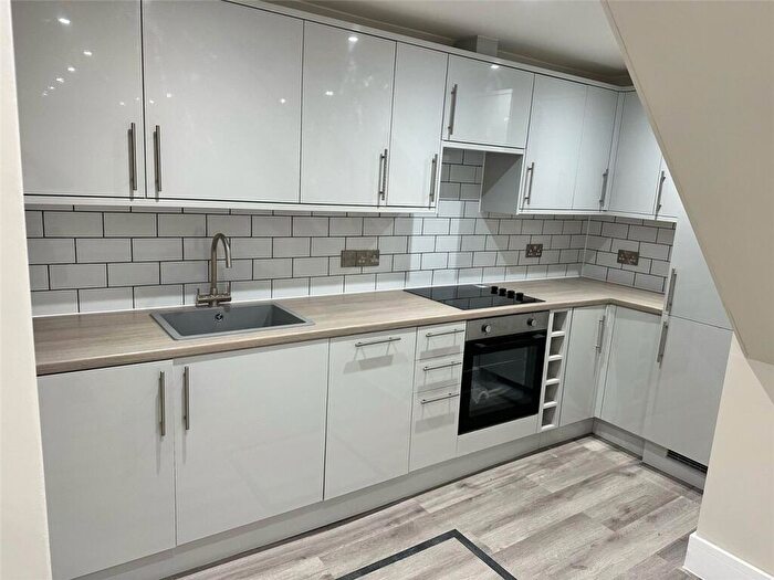 2 Bedroom Apartment To Rent In Portswood Road, Southampton, Hampshire, SO17