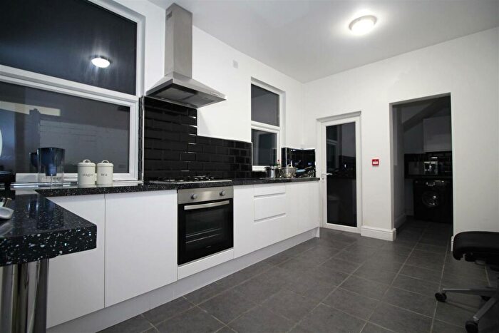 2 Bedroom Flat To Rent In Brazil Street, Leicester, LE2