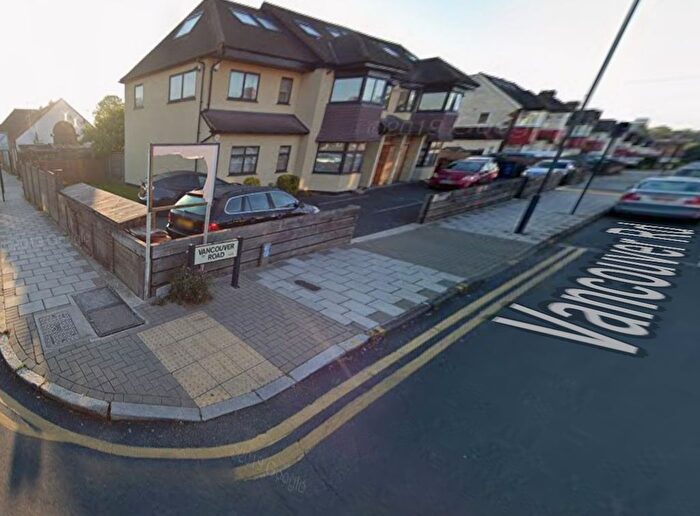 2 Bedroom Flat To Rent In - Vancouver Road, Edgware, Greater London, HA8