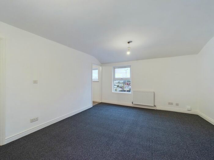 2 Bedroom Flat To Rent In High Street, Cheltenham, GL50