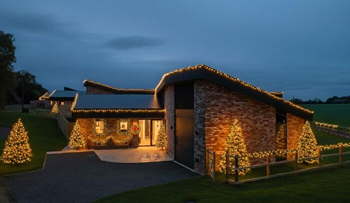 3 Bedroom Detached House For Sale In Windmill Road, Pepperstock, Hertfordshire, LU1