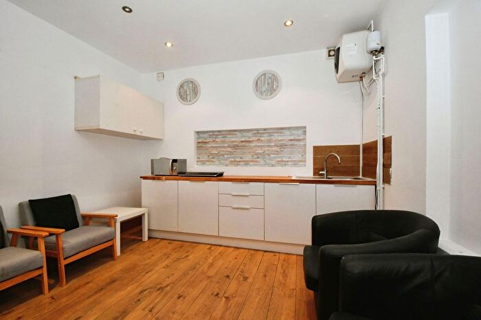 1 Bedroom Flat To Rent In Kingsley Road, Hounslow, TW3