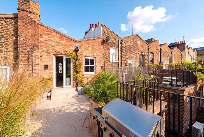 2 Bedroom Flat To Rent In Portobello Road, Notthing Hill, London, W11