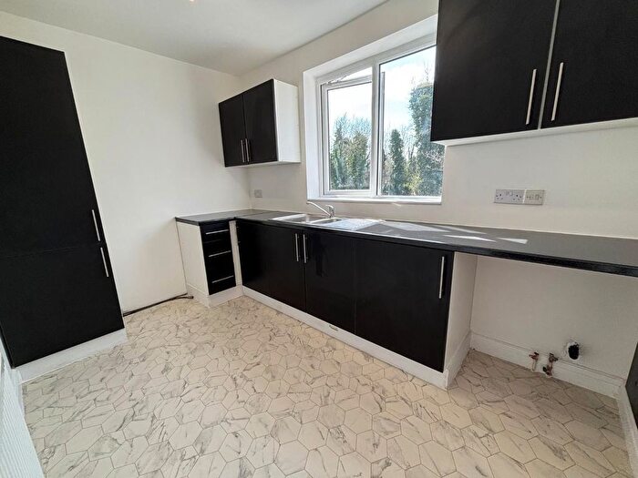 2 Bedroom Flat To Rent In Bury Old Road, Prestwich, Manchester, M25