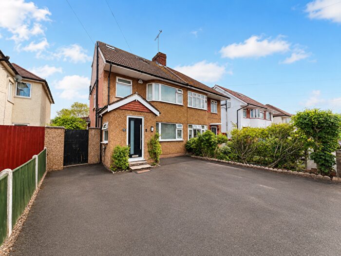 4 Bedroom Semi-Detached House For Sale In Laurel Avenue, Slough, SL3