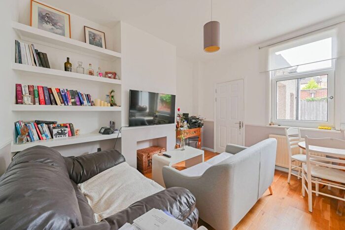 1 Bedroom Flat To Rent In Heaton Road, Tooting, Mitcham, CR4