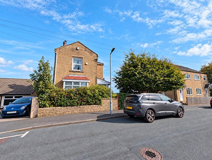 4 Bedroom Detached House For Sale In King Street, Eccleshill, BD2