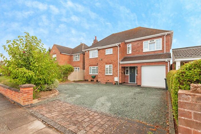 4 Bedroom Detached House For Sale In Ingarsby Drive, Leicester, LE5