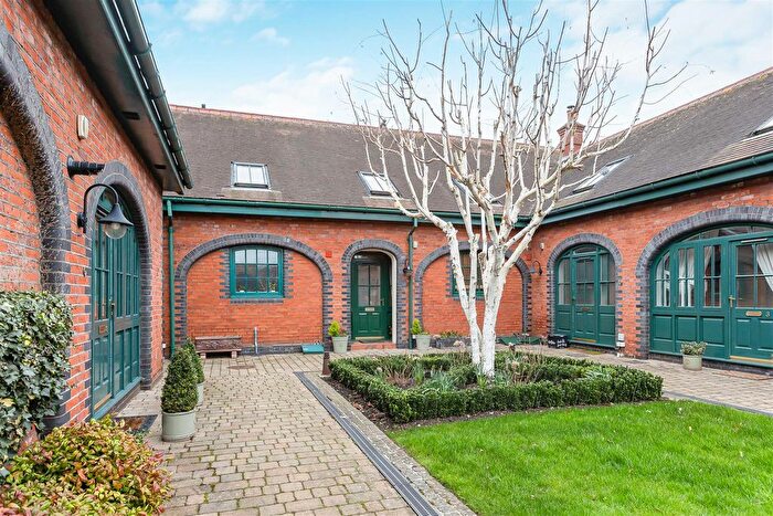 3 Bedroom Property For Sale In Brickendon Lane, Brickendon, Hertford, SG13