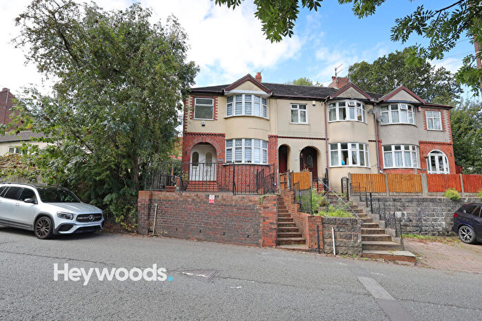 3 Bedroom Semi-Detached House To Rent In Honeywall, Stoke-on-Trent, Staffordshire, ST4