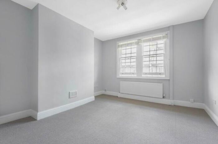 1 Bedroom Flat To Rent In Burton Grove, Walworth Village, London, SE17