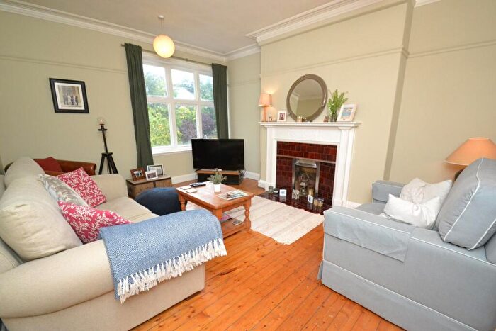 3 Bedroom Flat To Rent In North Grange Mount, Headingley, Leeds, LS6