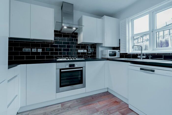 1 Bedroom Flat To Rent In Axeford House, Hardel Rise, London, SW2