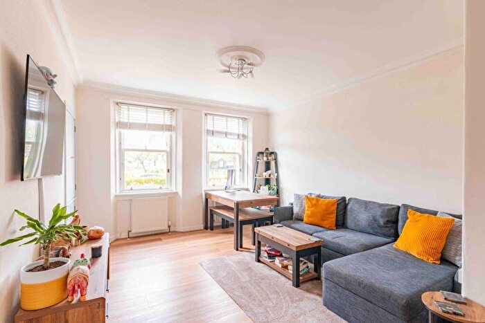 2 Bedroom Flat To Rent In L West Richmond Street, Edinburgh, EH8