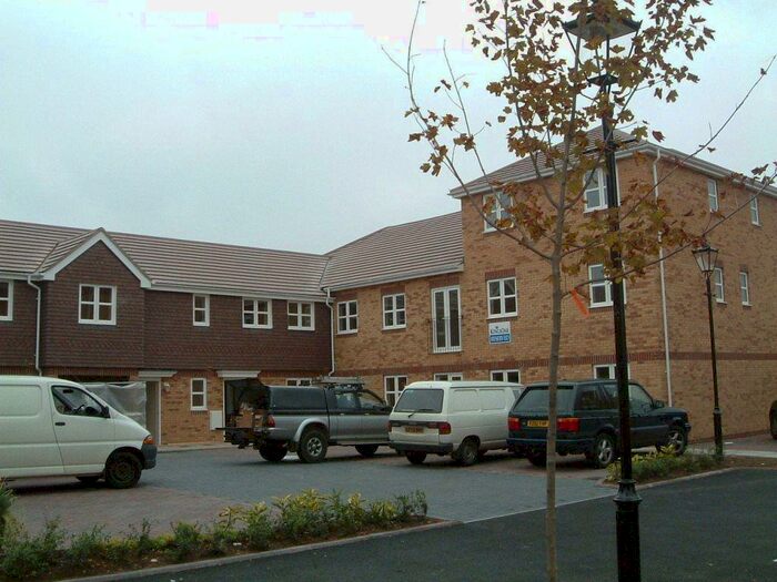 2 Bedroom Flat To Rent In Cannongate, Berks, SL2