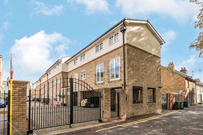 2 Bedroom Flat To Rent In Watford Field Road, Watford, WD18