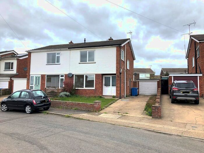 3 Bedroom Semi-Detached House To Rent In Hollycroft Close, Ipswich, IP1