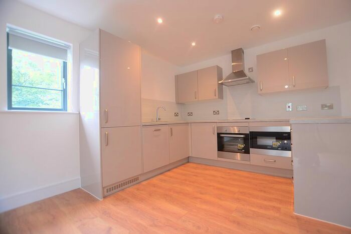 2 Bedroom Flat To Rent In Gun Hill, Aldershot, GU11