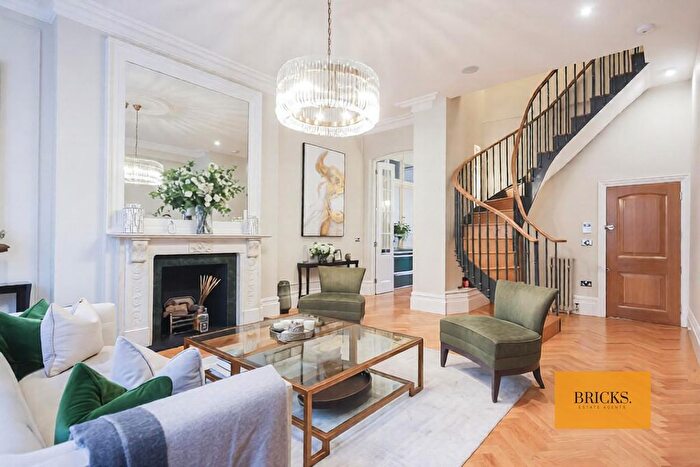 3 Bedroom Flat For Sale In Henrietta Street, Covent Garden, London, WC2E