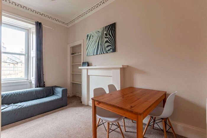 2 Bedroom Flat To Rent In L – Drumdryan Street, Edinburgh, EH3