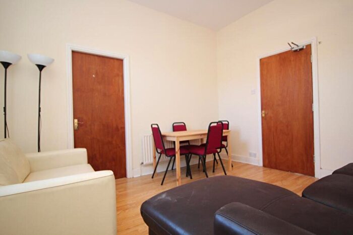 3 Bedroom Flat To Rent In Fourth Avenue, Heaton, Newcastle Upon Tyne, NE6