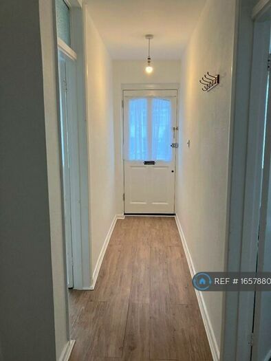 2 Bedroom Flat To Rent In Deepdene Court, London, N21